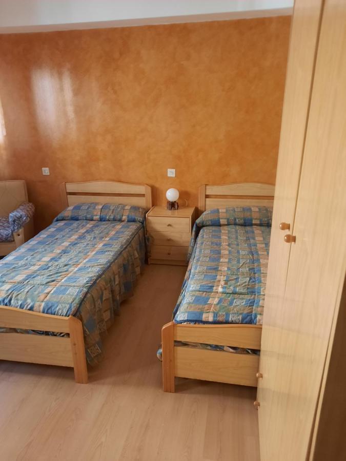 Habitaciones Pension El Parque Sabiñánigo 外观 照片